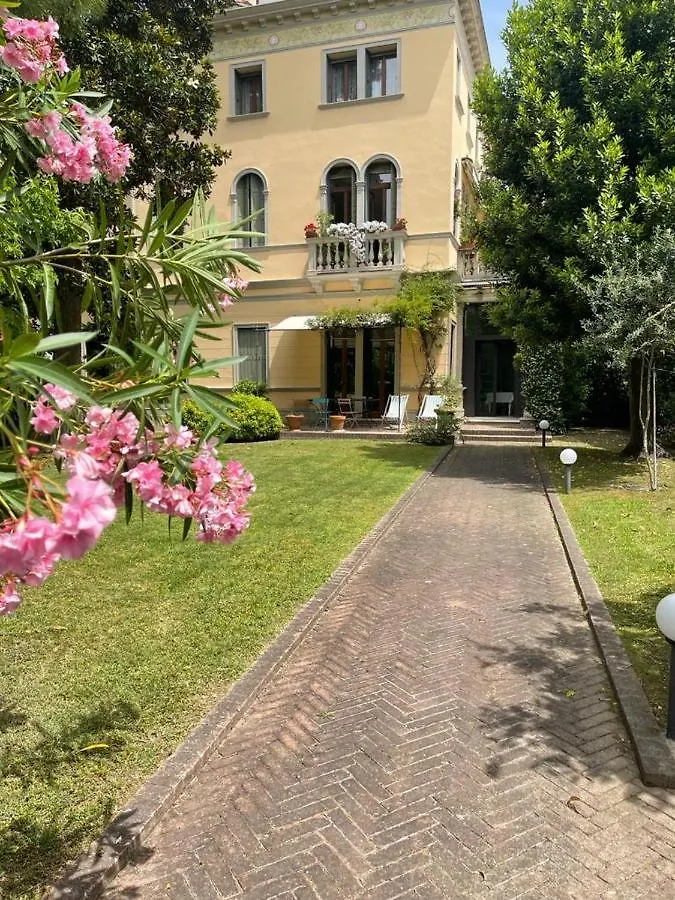 Alojamento de Acomodação e Pequeno-almoço B&B Villa Ines Lido di Venezia